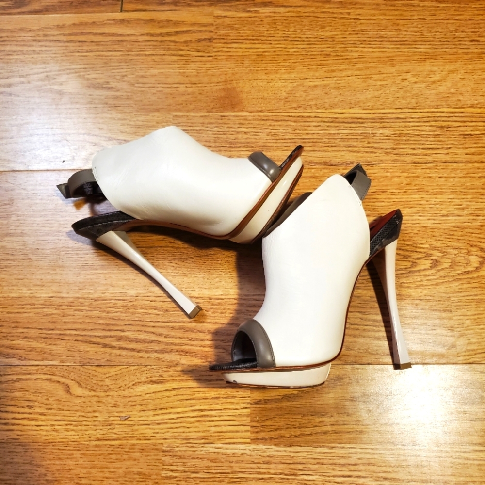 Charles Jourdan Vintage 7.5 Heels